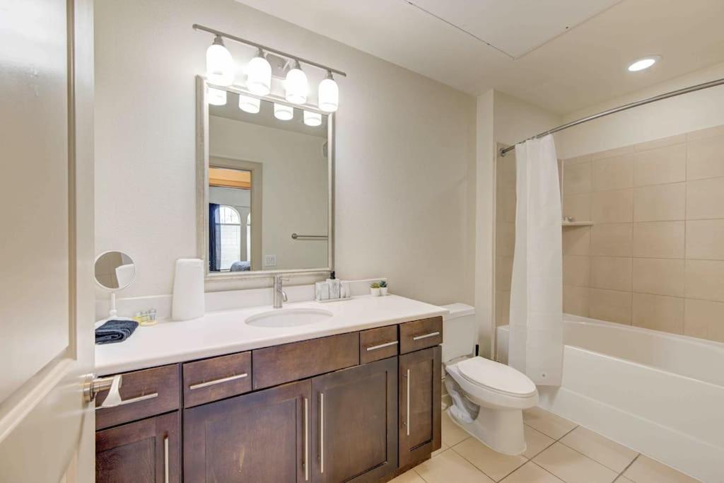 Cozy Apt Nrg Pool,Wi-Fi, Free Parking, Petsok! Houston Kültér fotó