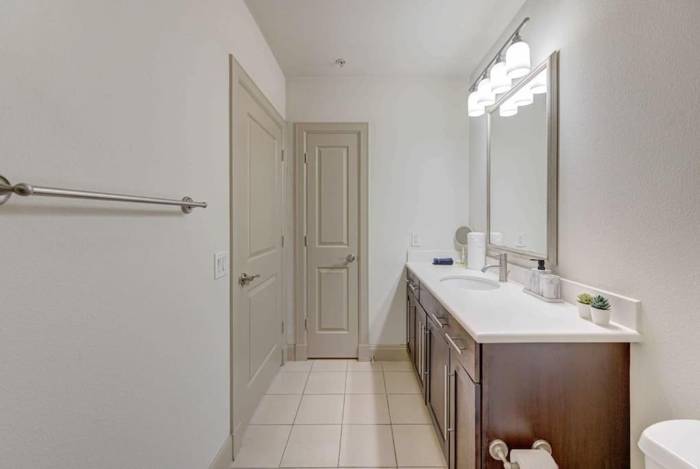 Cozy Apt Nrg Pool,Wi-Fi, Free Parking, Petsok! Houston Kültér fotó