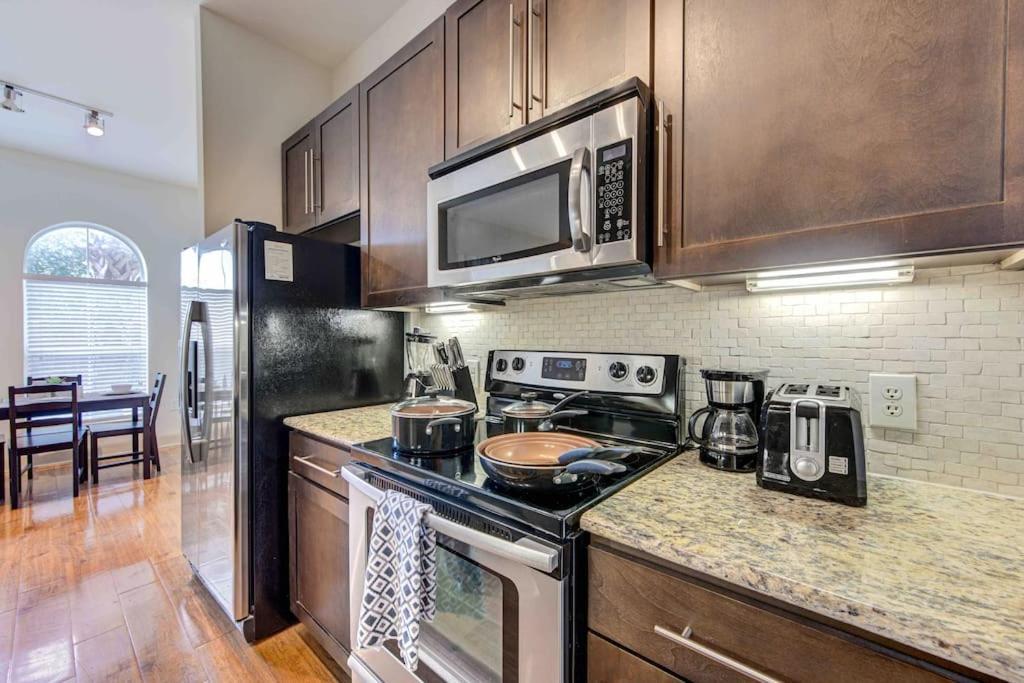 Cozy Apt Nrg Pool,Wi-Fi, Free Parking, Petsok! Houston Kültér fotó