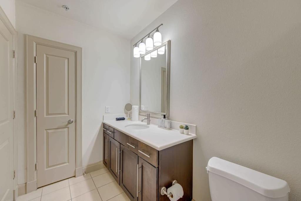 Cozy Apt Nrg Pool,Wi-Fi, Free Parking, Petsok! Houston Kültér fotó